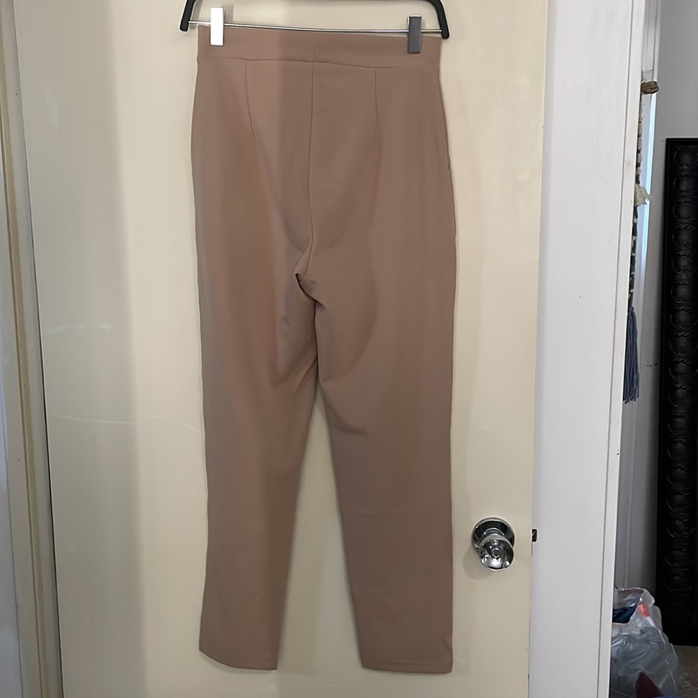 NWOT Lightly Pleated Tan Straight Leg Dress Pants Slacks w/ Some Stretch Size S - Picture 2 of 3